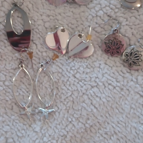 10 pairs of pretty Silverstone earrings - Picture 4 of 4